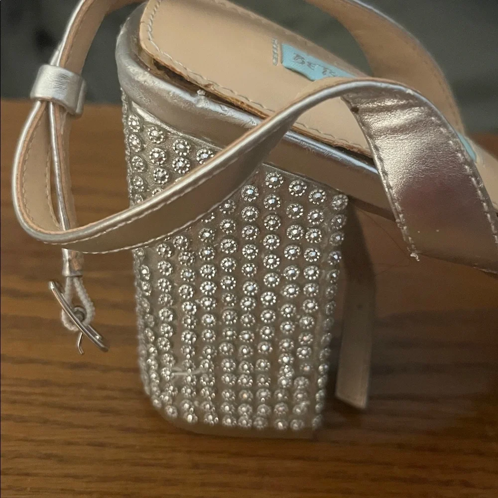 Betsey Johnson Zhara Silver Metallic Rhinestone Block Heel Sandals Size 11